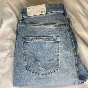 American Eagle Outfitters Tall Curvy Distressed Mom Jean 8L